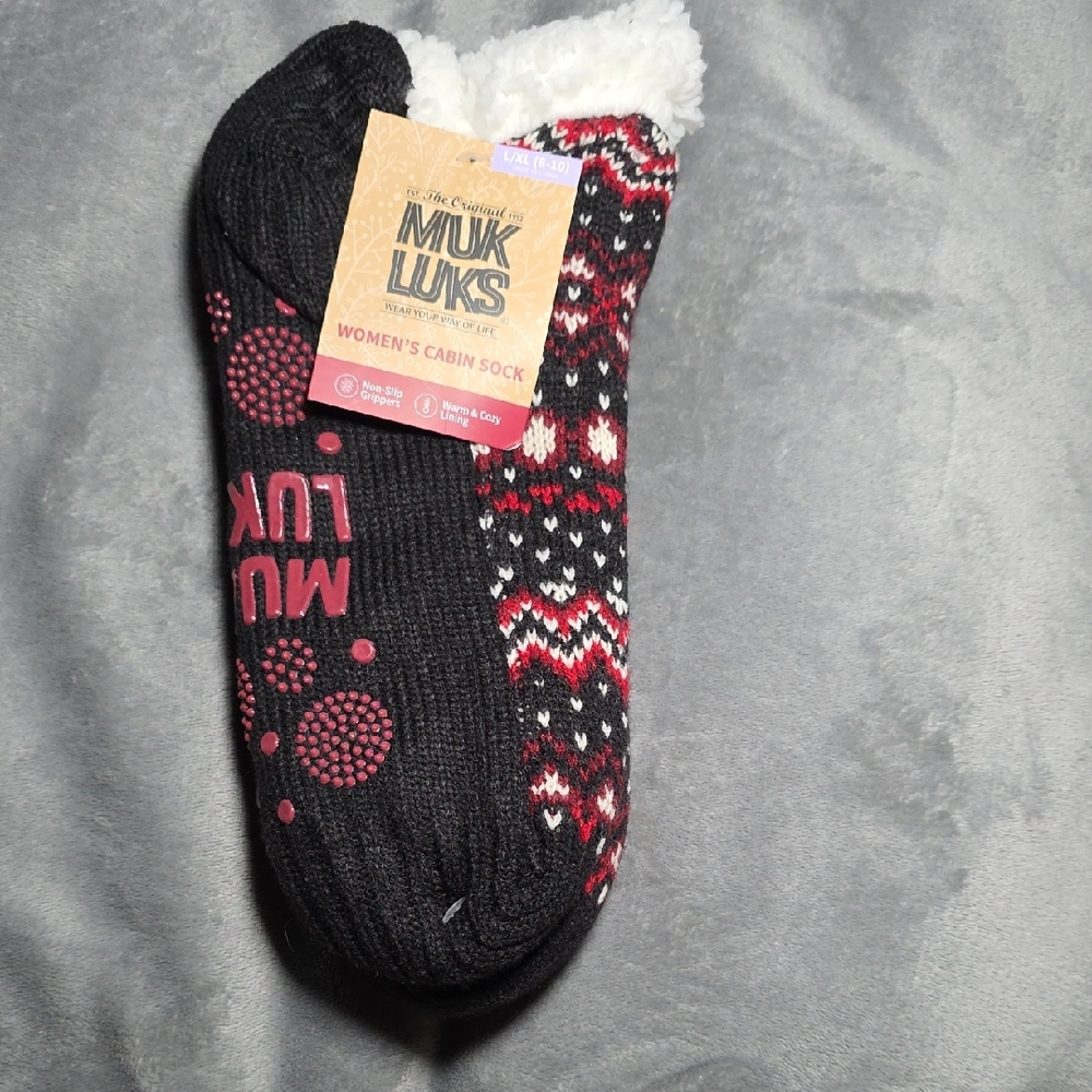 Muk Luks‎ Black and Red Patterned Women's Cabin Socks Size L/XL(8-10)